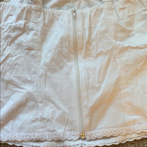 Cute white top! - Picture 4 of 4